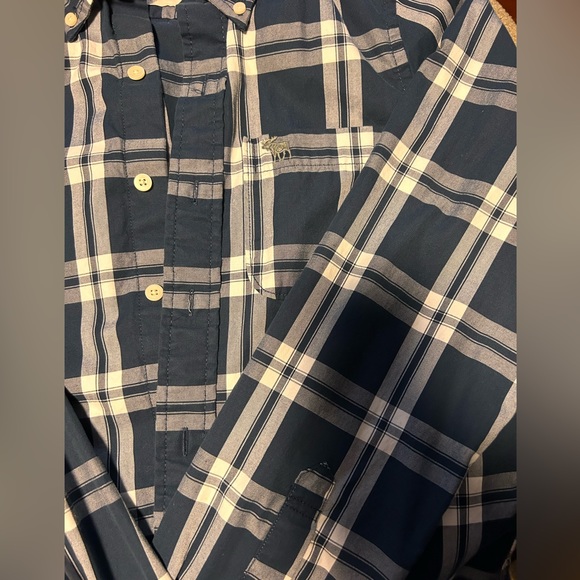 PLAID NAVY BLUE AND WHITE CASUAL BUTTON DOWN - Picture 2 of 3